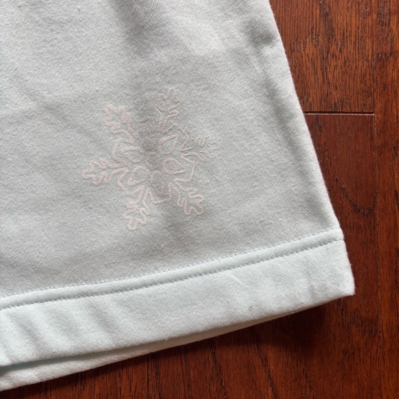 Ice Blue Snowflake Sweat Shorts | Size XL - Picture 7 of 9